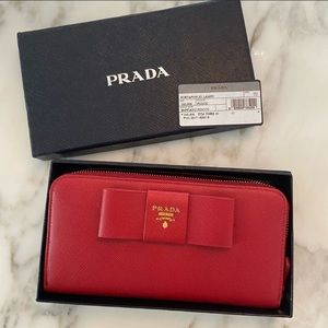 Prada wallet brand new - never been used